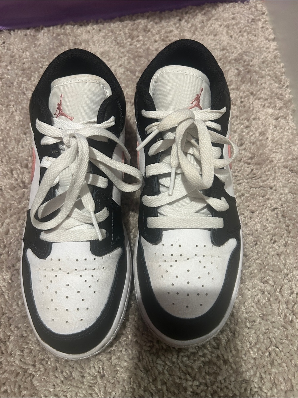 Nike Jordan Kids' Low-Top Sneakers in White and Black with Pink and Logo